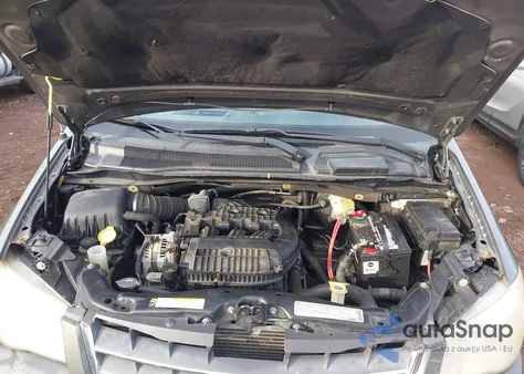 2010 Chrysler Town & Country Touring Plus z USA, uszkodzony, nr VIN 2A4RR8DXOAR320102